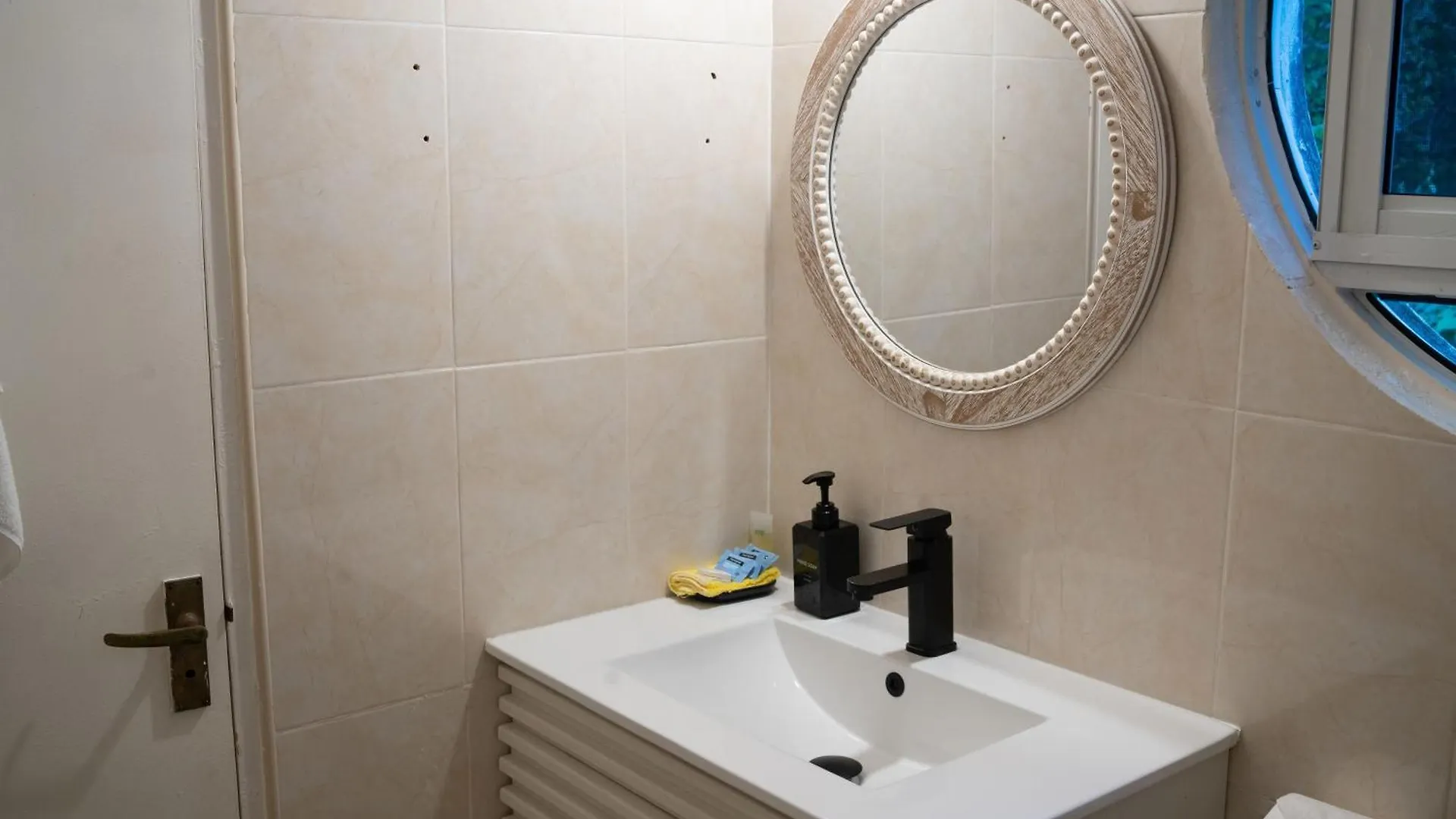 Pampered In Paradise Columbus Heights 2 Bedroom Penthouse Condo Near Ian Fleming Airport Ocho Rios