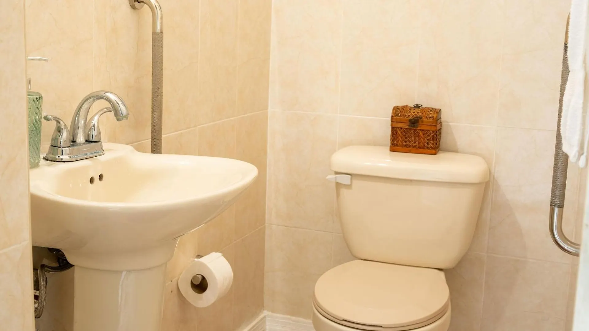 Lägenhet Pampered In Paradise Columbus Heights 2 Bedroom Penthouse Condo Near Ian Fleming Airport Ocho Rios